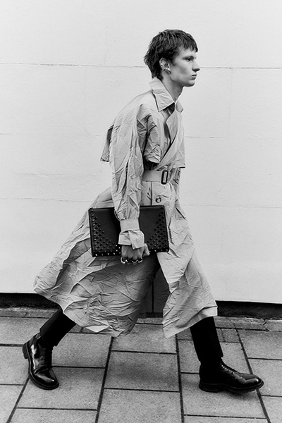 اجعل لكل إطلالة من إطلالاتك قصة مع تشكيلة Alexander McQueen لموسم خريف وشتاء 2022